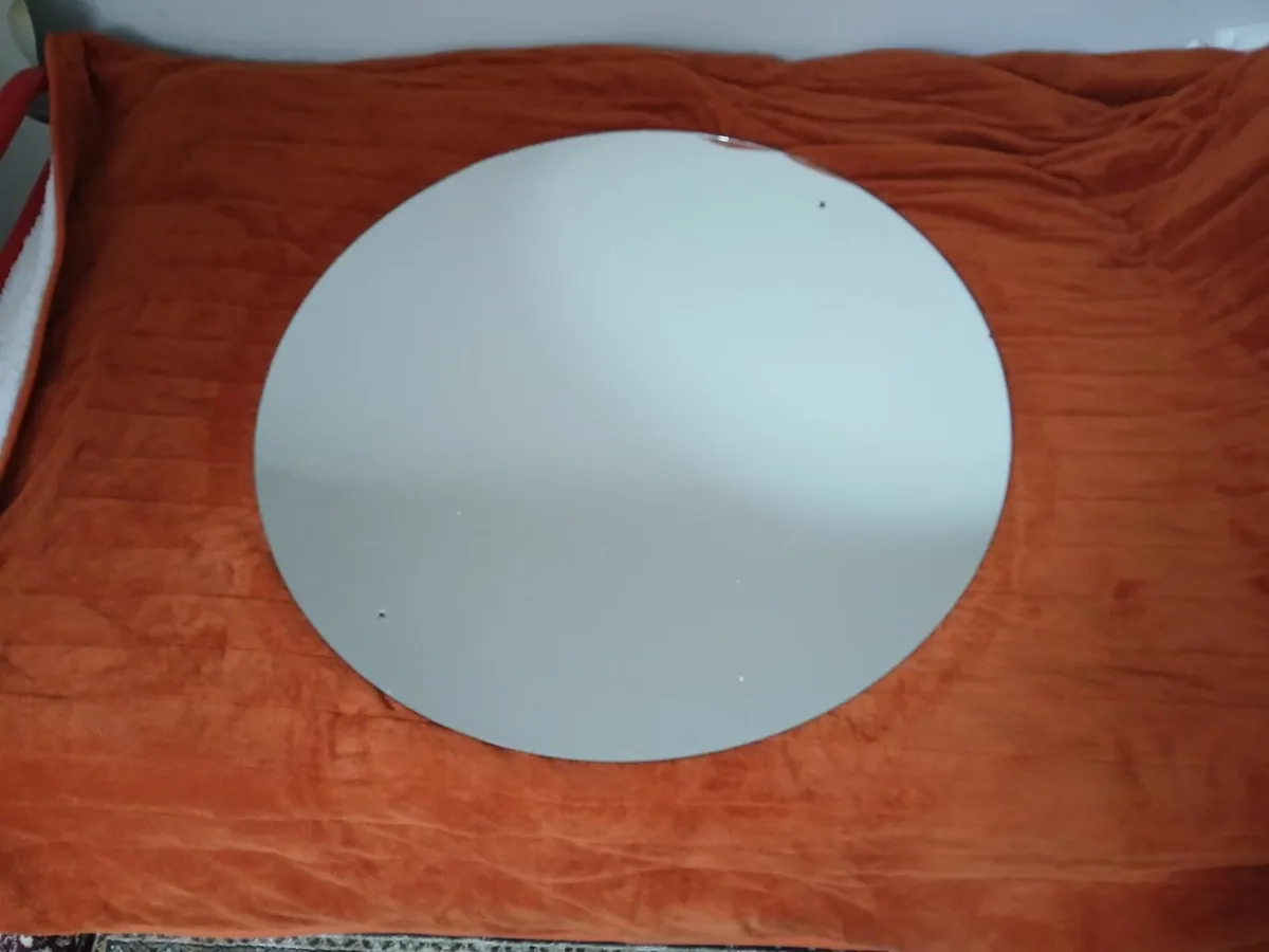 Round wall mirror