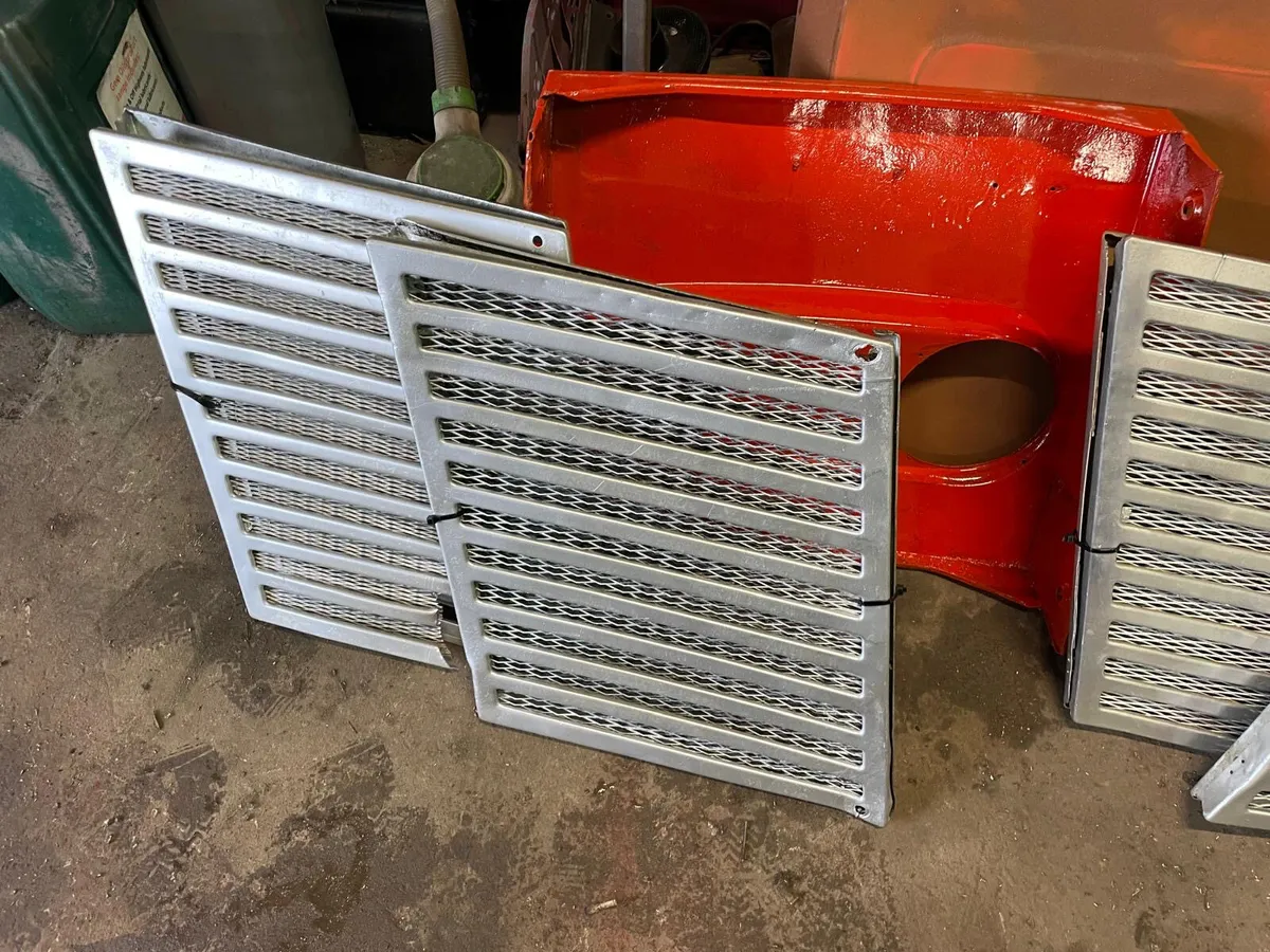 Zetor Crystal Fronts & Side Grills - Image 3