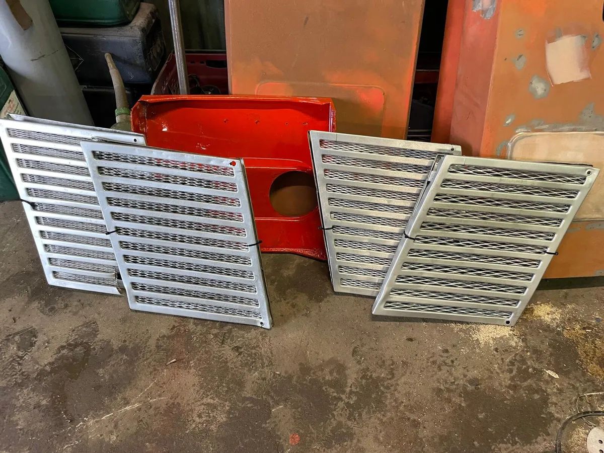 Zetor Crystal Fronts & Side Grills - Image 2