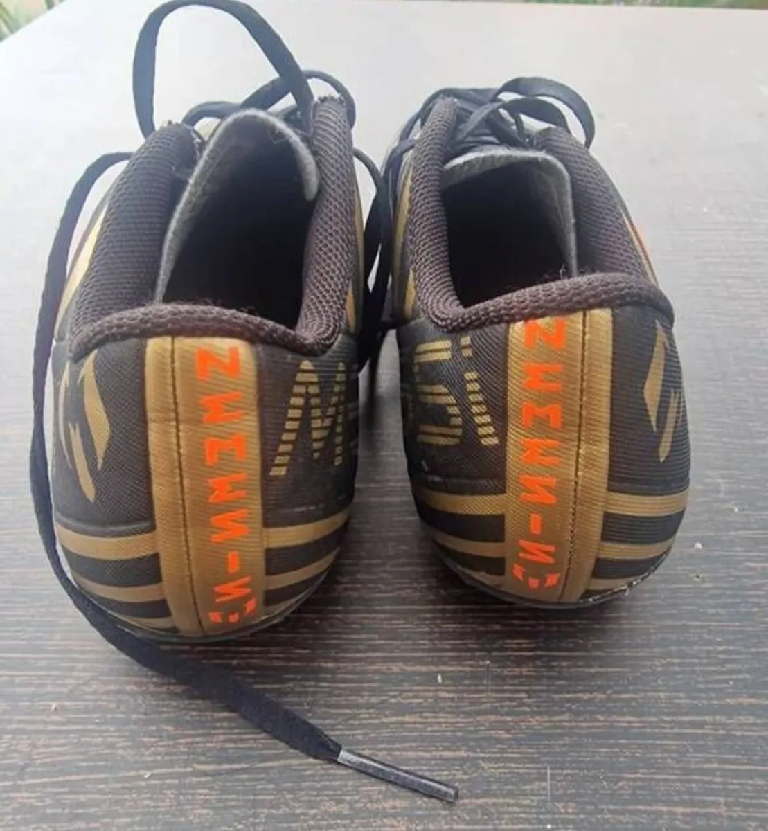 Messi football boots sz 6 - Image 3