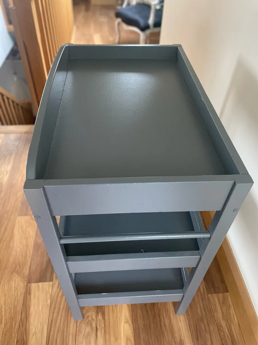 Changing Table - Image 4