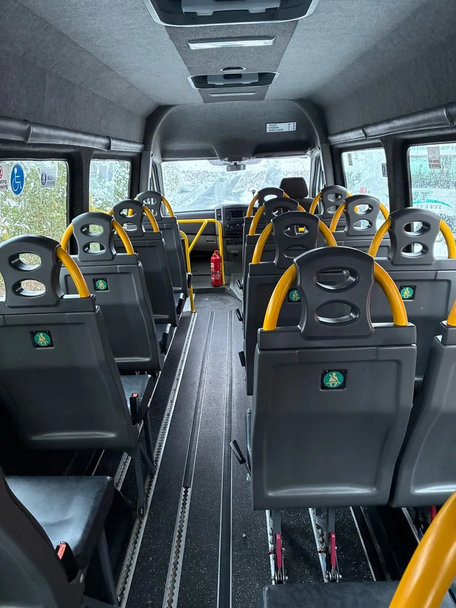 VW Crafter minibus - Image 4