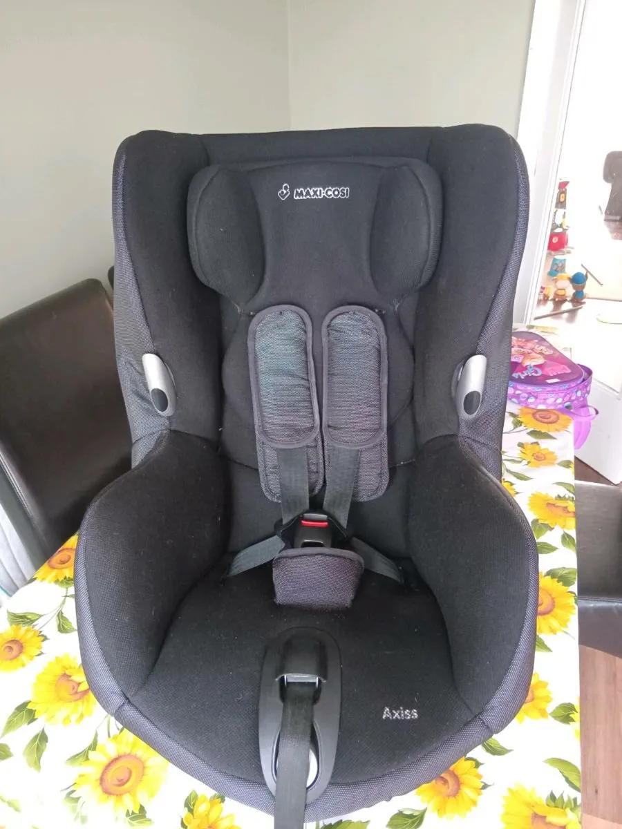 Car seat - Image 1