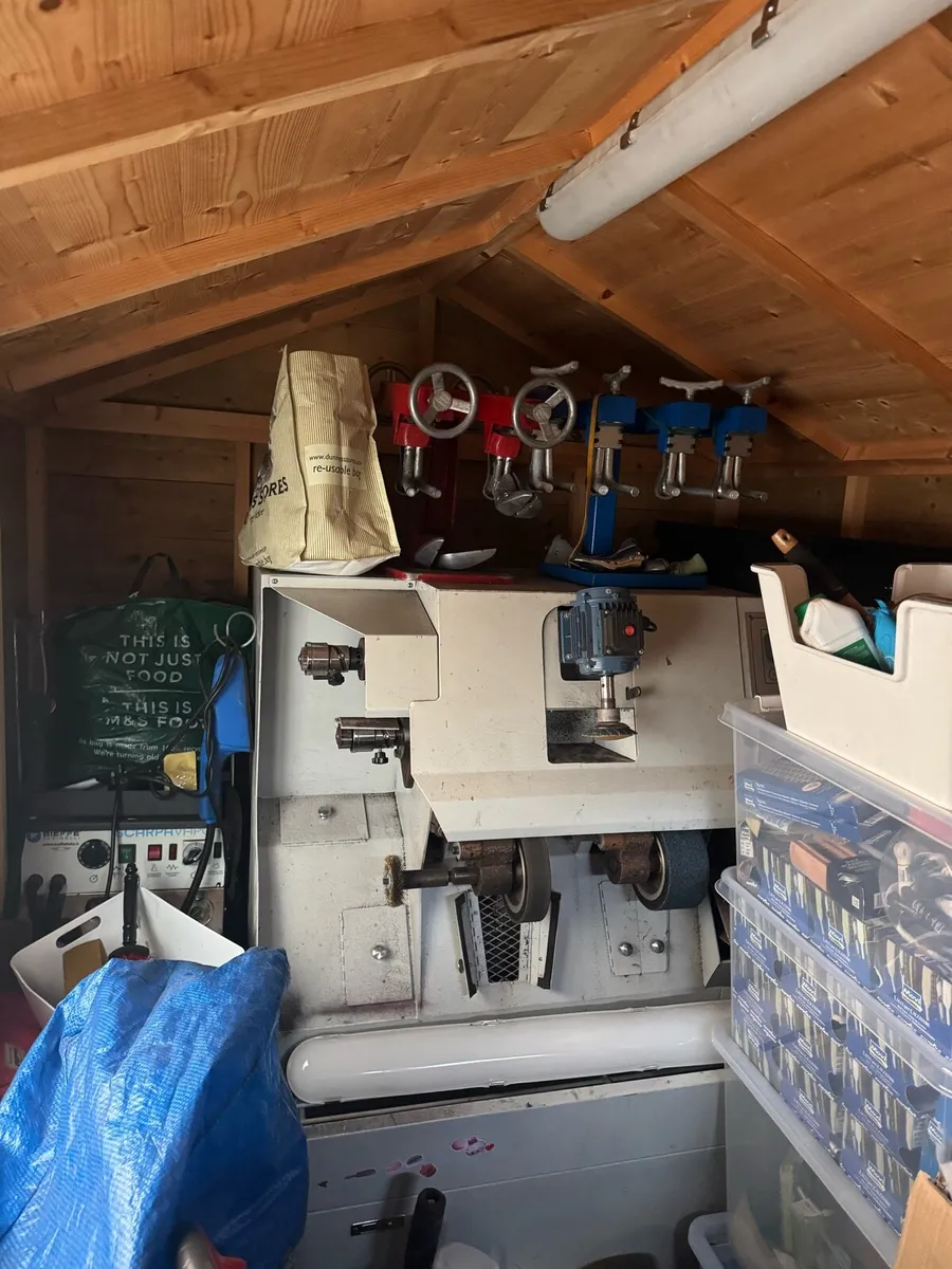 Shoe repair equipment - Image 2