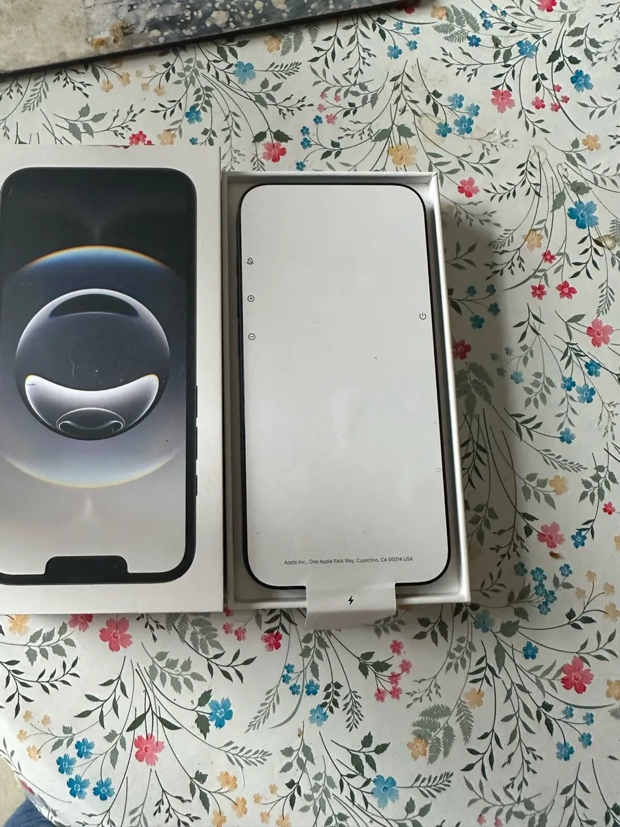 iPhone 16E - Image 2