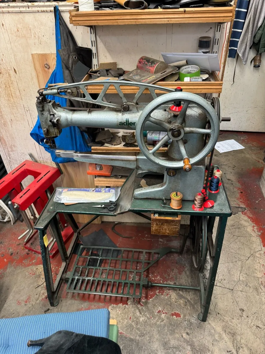 Shoe repair equipment - Image 1