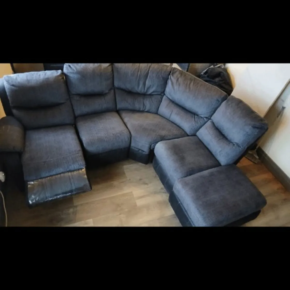 Couch - Image 4