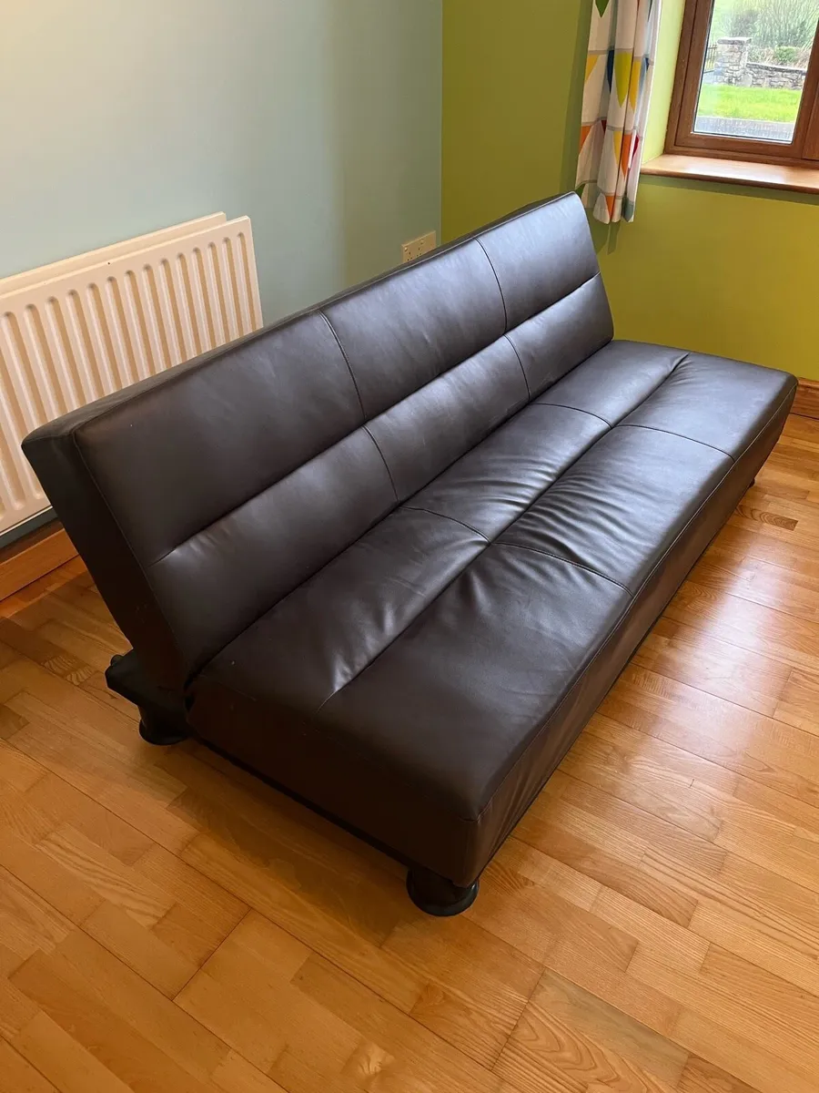 Couch bed and rocking chair - Image 1