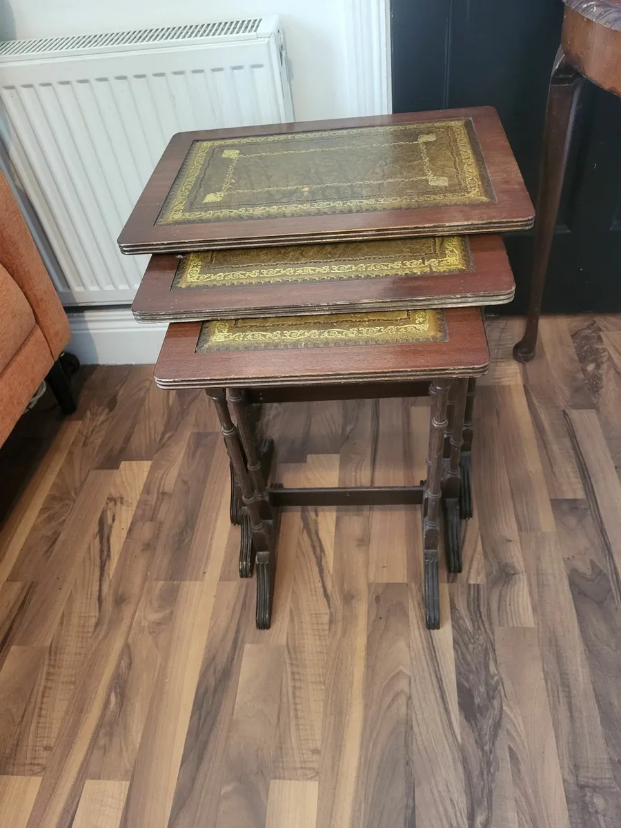 Nest of tables - Image 1