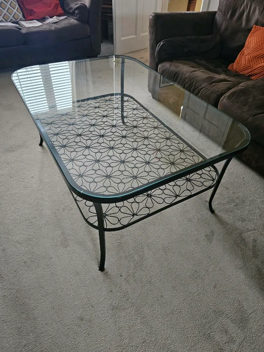 Dining room chairs & coffee table - Image 1