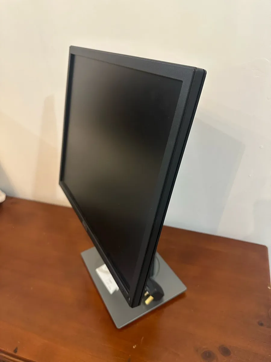 Dell Computer Monitor 19” - Image 2