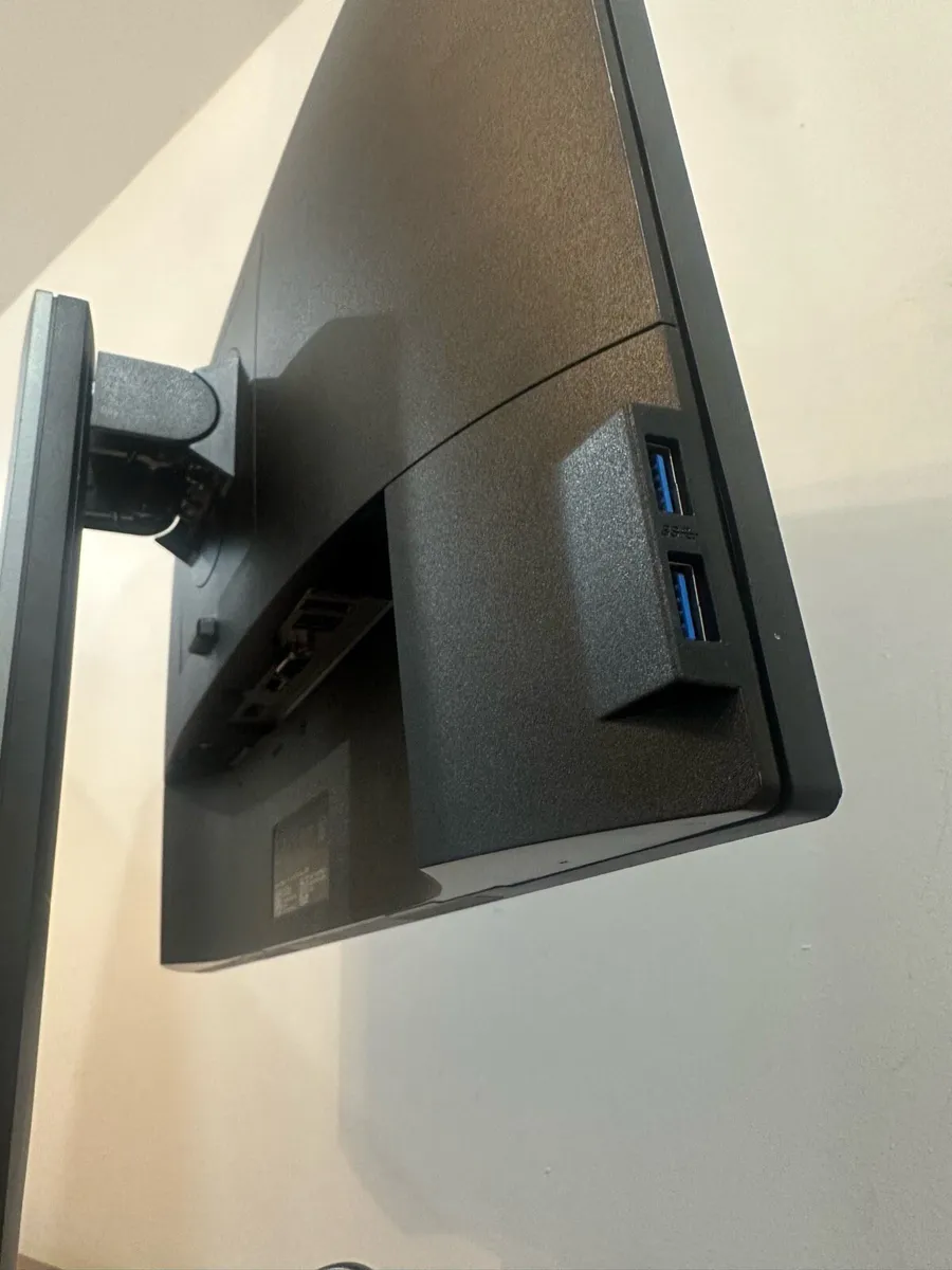 Dell Computer Monitor 19” - Image 4