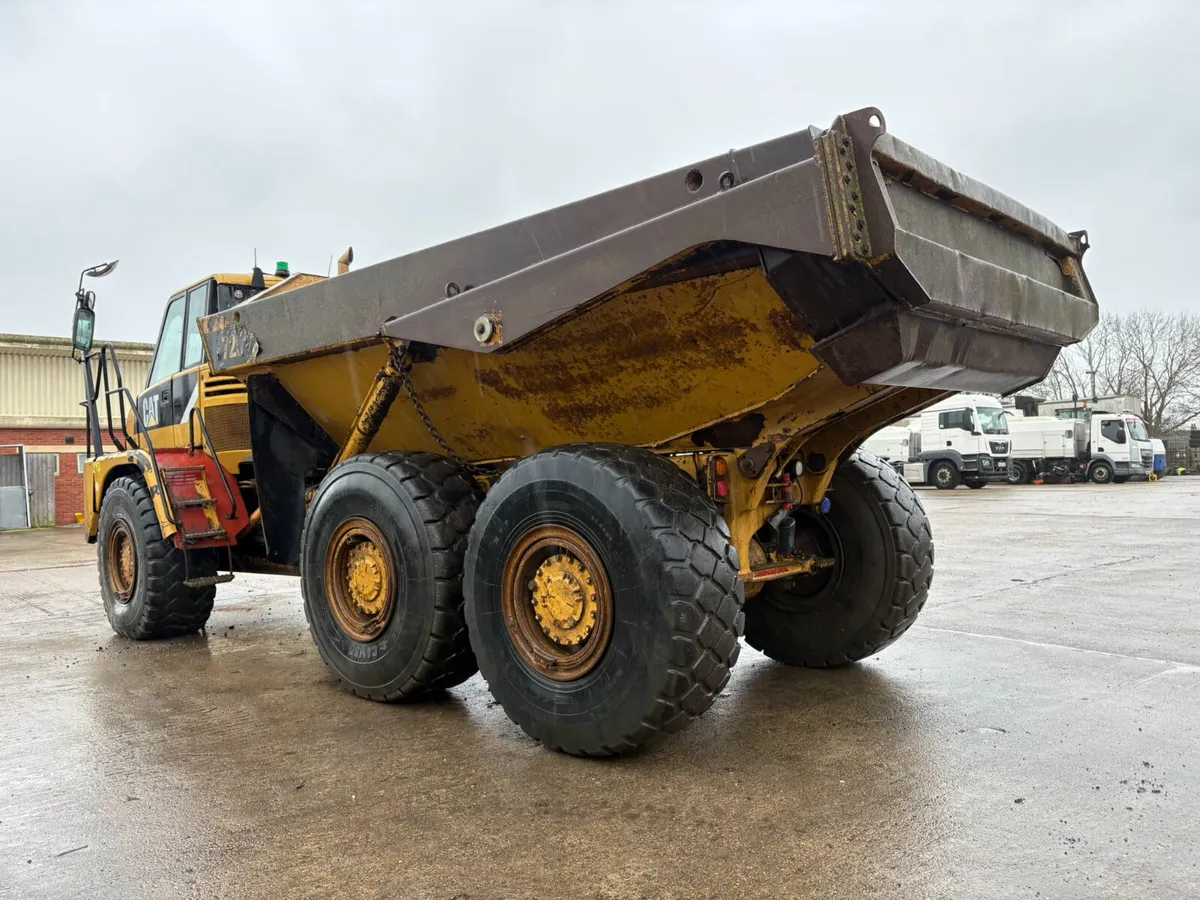 CATERPILLAR 725 6X6 DUMPER - Image 4