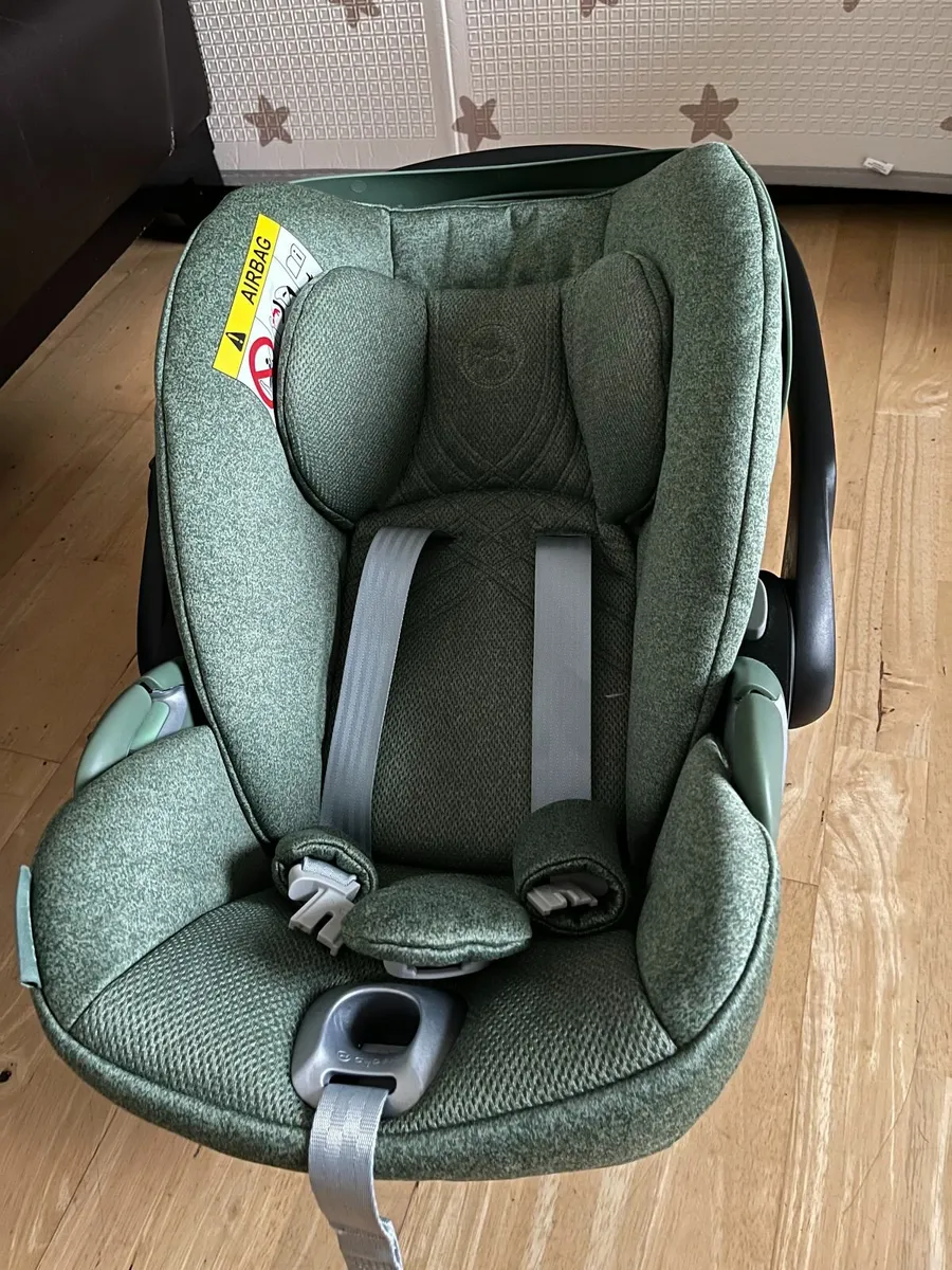 Almost New Cybex Cloud T Infant Car Seat - Image 3