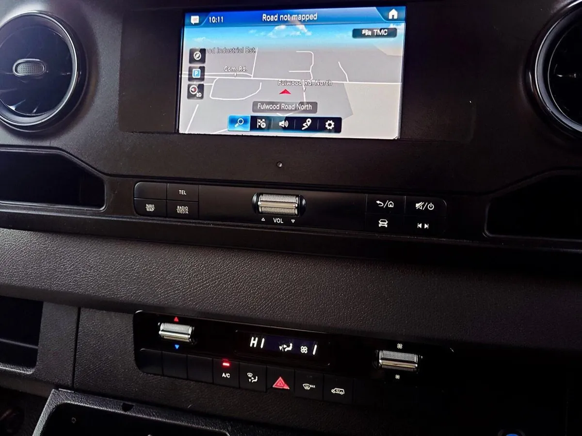 2022 Mercedes-Benz Sprinter Luton Box Van - Image 2