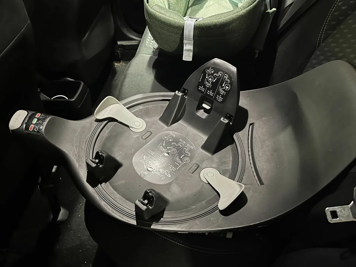 Almost New Cybex Cloud T Infant Car Seat - Image 4