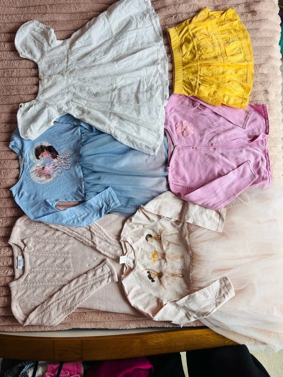 Girls bundle clothes 4-6 yrs - Image 4