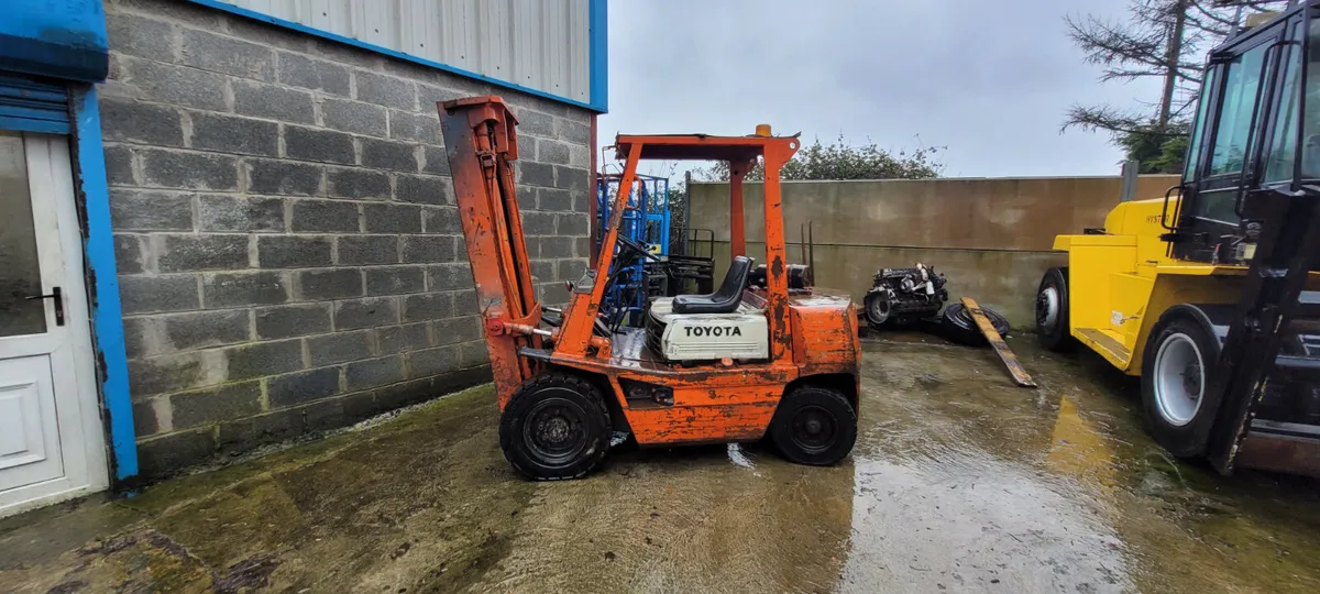 Toyota forklift - Image 1
