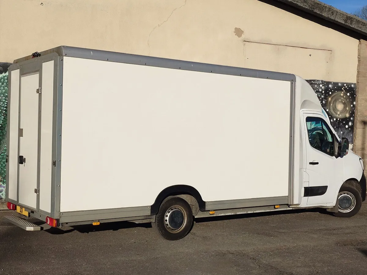 2023 Renault Master Luton Box Low Loader Van - Image 3