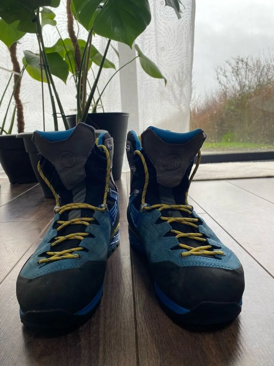 Unisex Mammut Kento Pro High Goretex hiking boots - Image 1