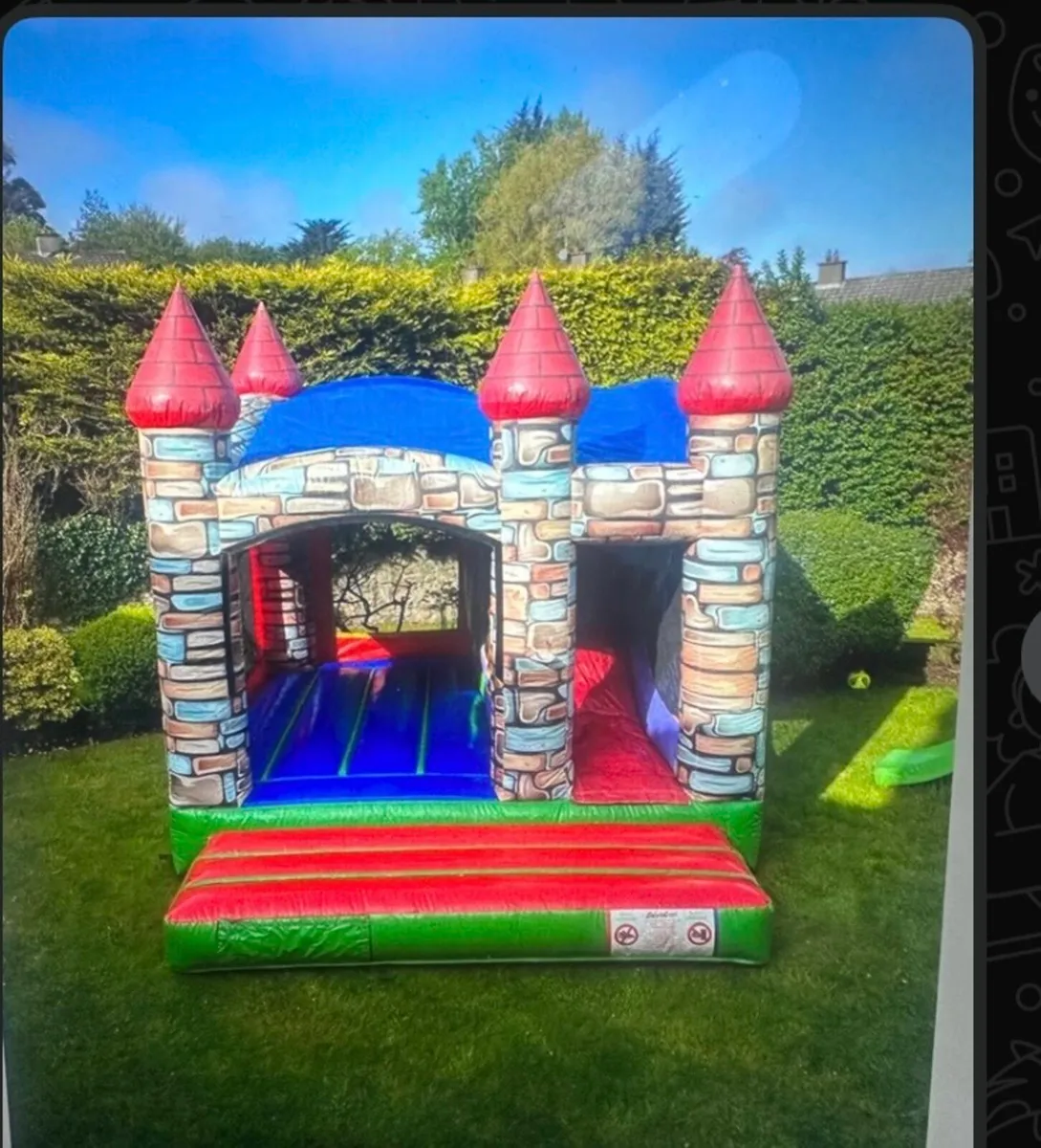Bouncy castles - Image 1