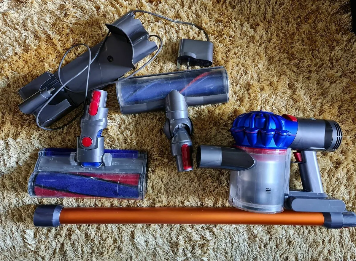 CORDLESS DYSON V7 VACUUM CLEANER HOOVER