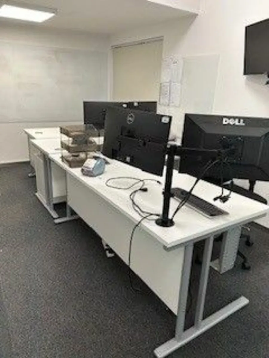 Office space / Rent a desk/Hot desk - Image 3