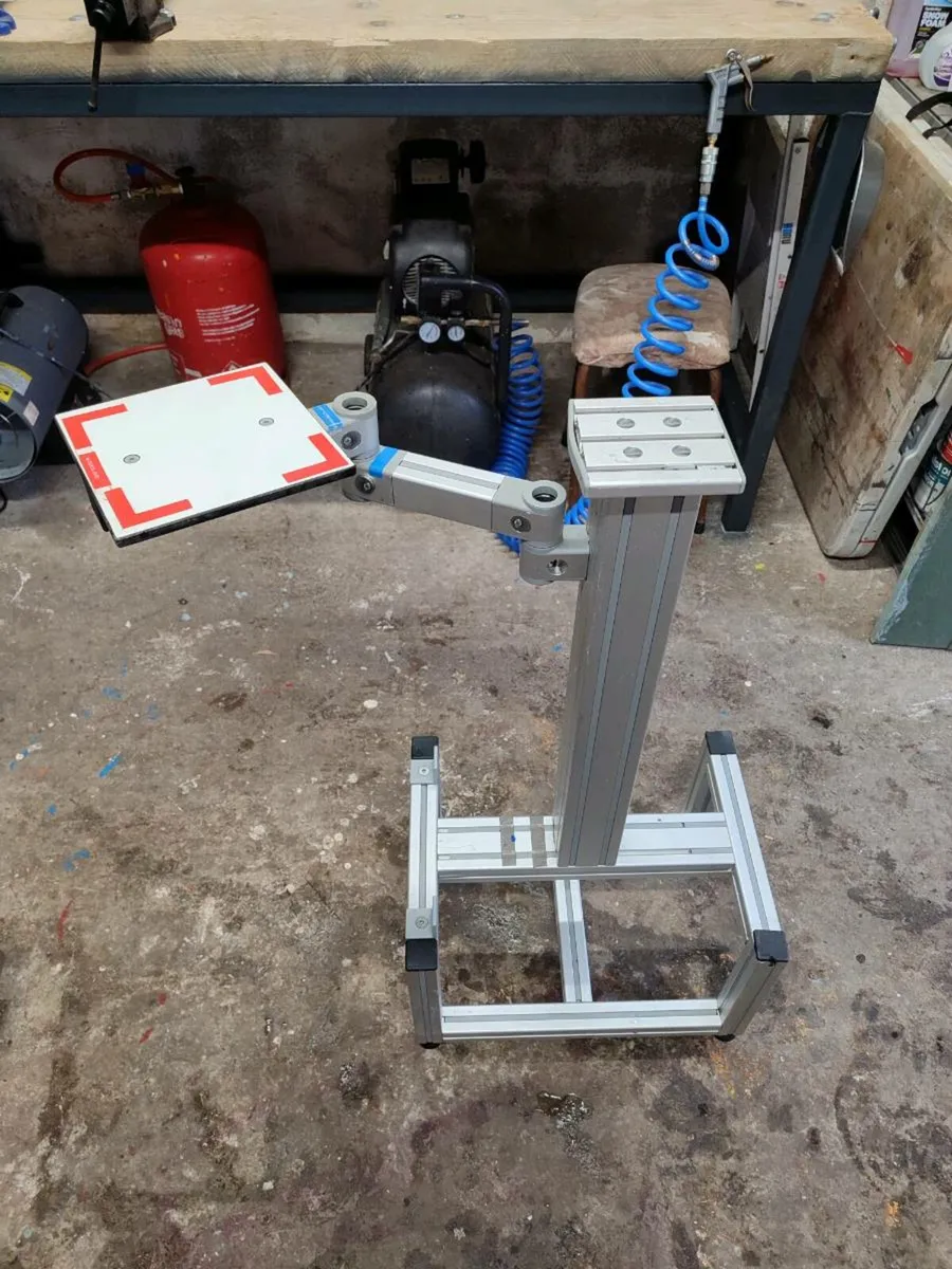 Adjustable aluminium stand - Image 1