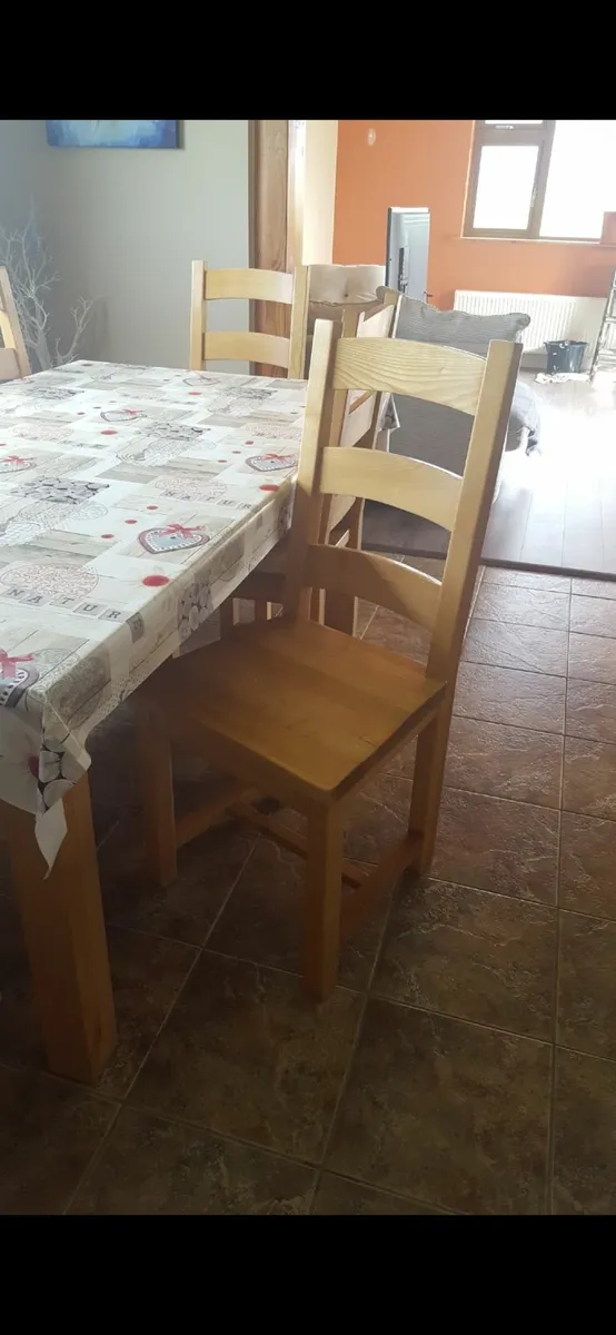 Kitchen table and 6 chairs - Image 3
