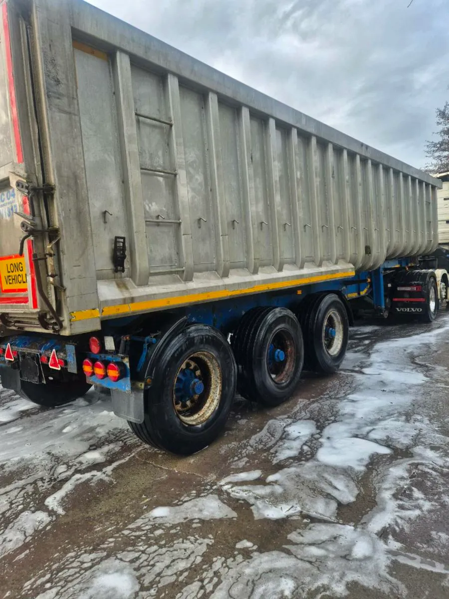 Bulk tipper - Image 1