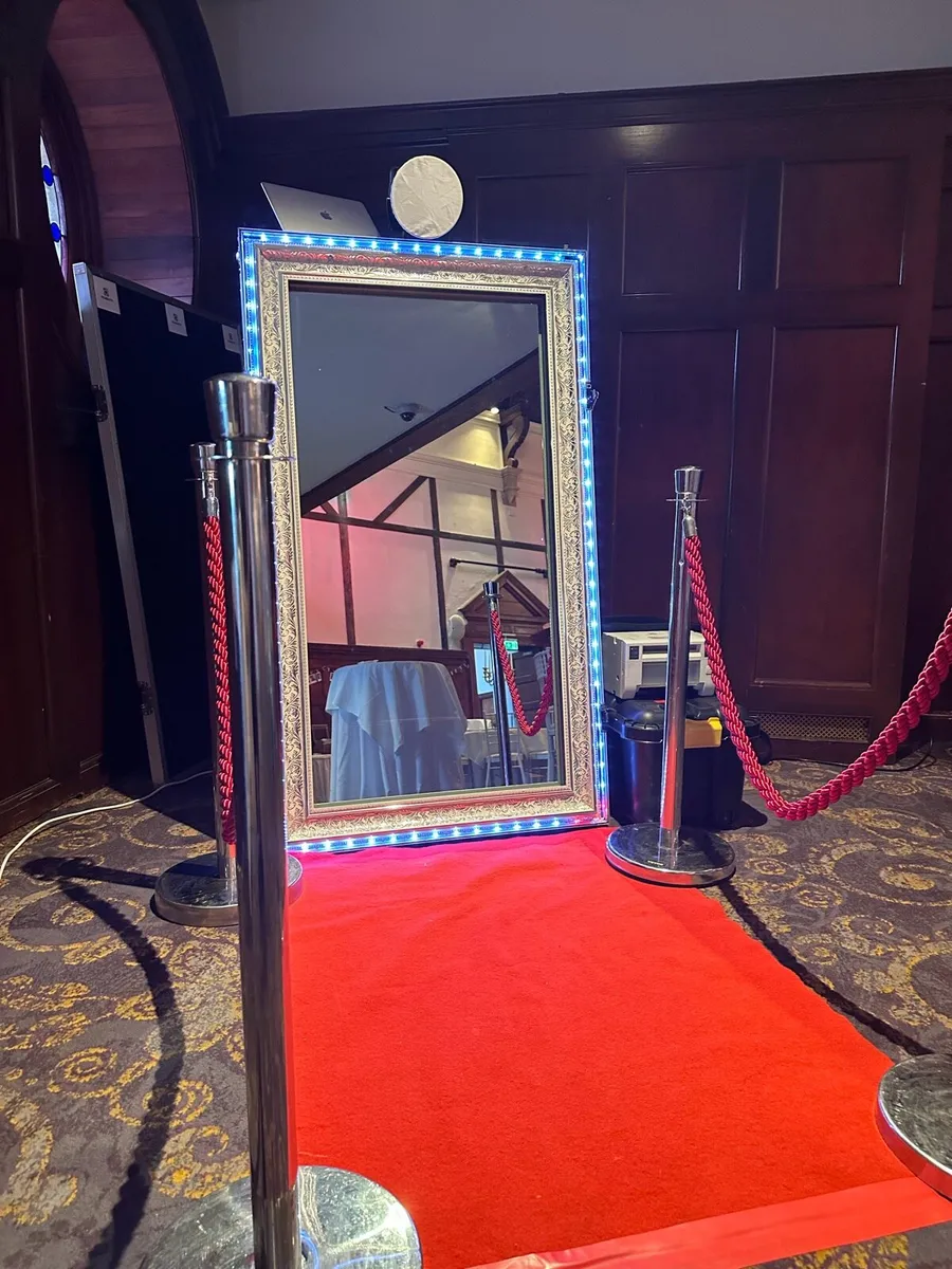 Selfie Mirror Photobooth