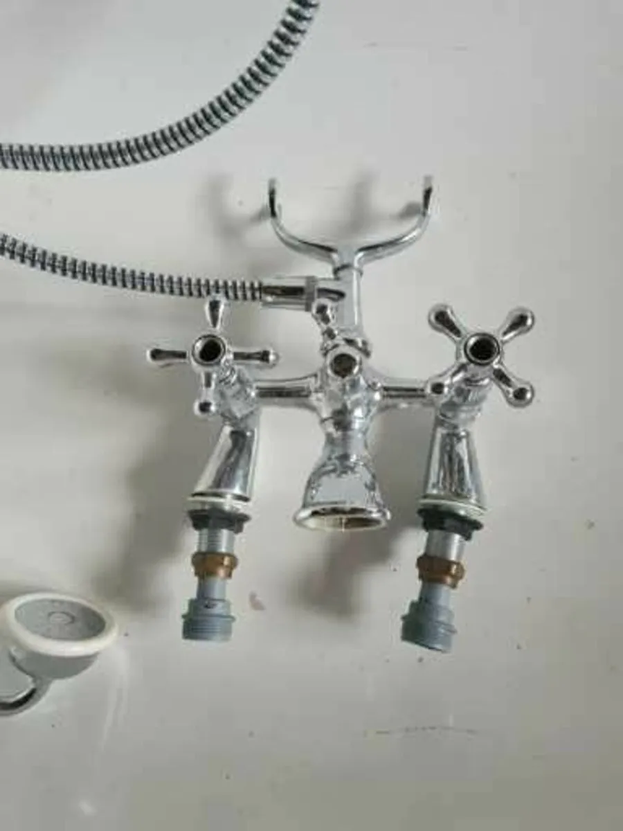 Full bathroom suite only 3 years old - Image 1