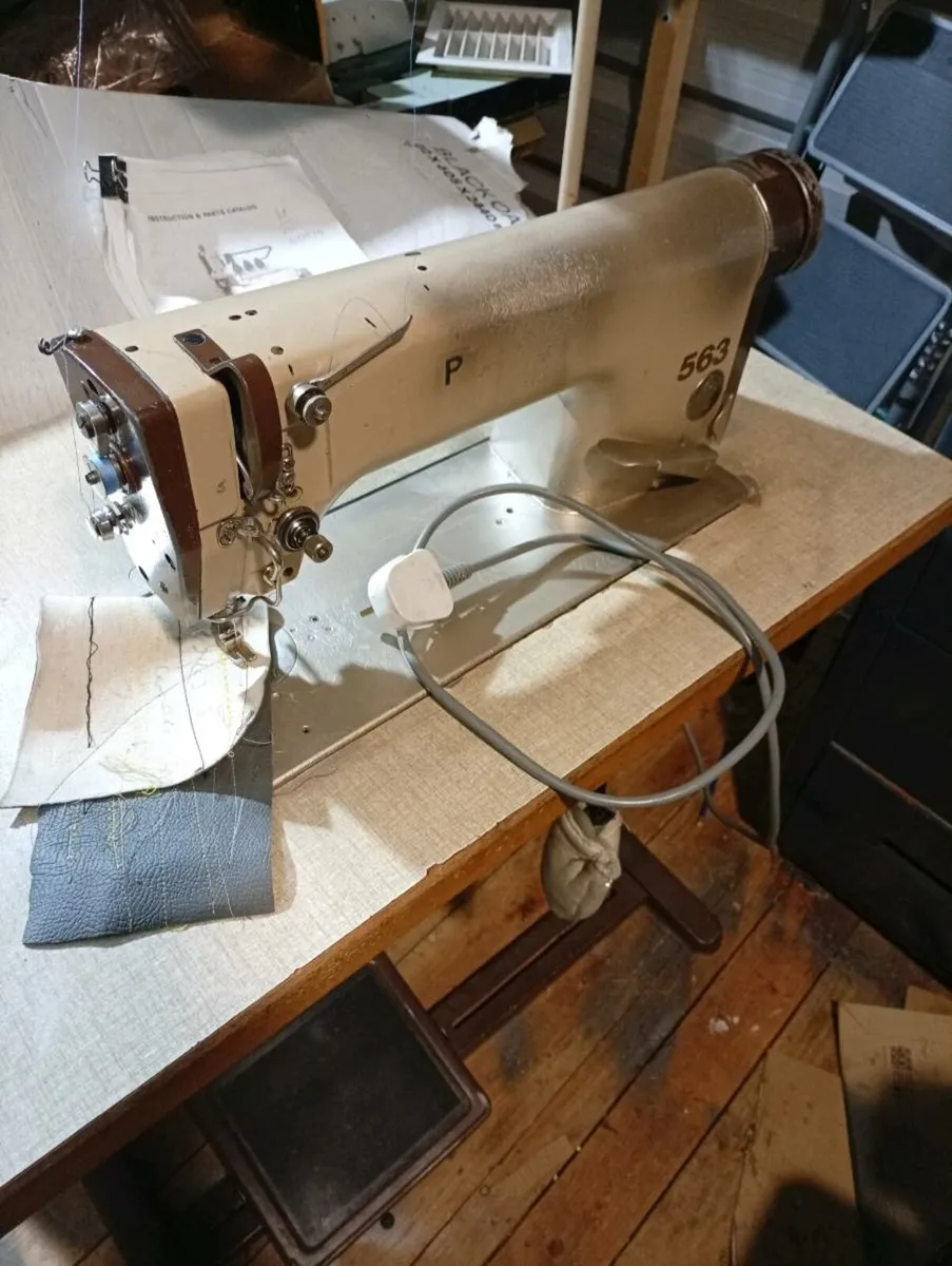 Pfaff industrial sewing machine. - Image 1