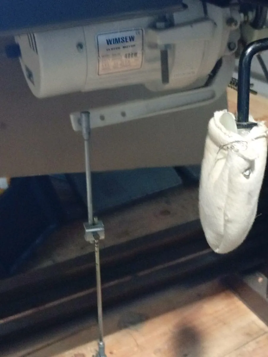 Pfaff industrial sewing machine. - Image 3