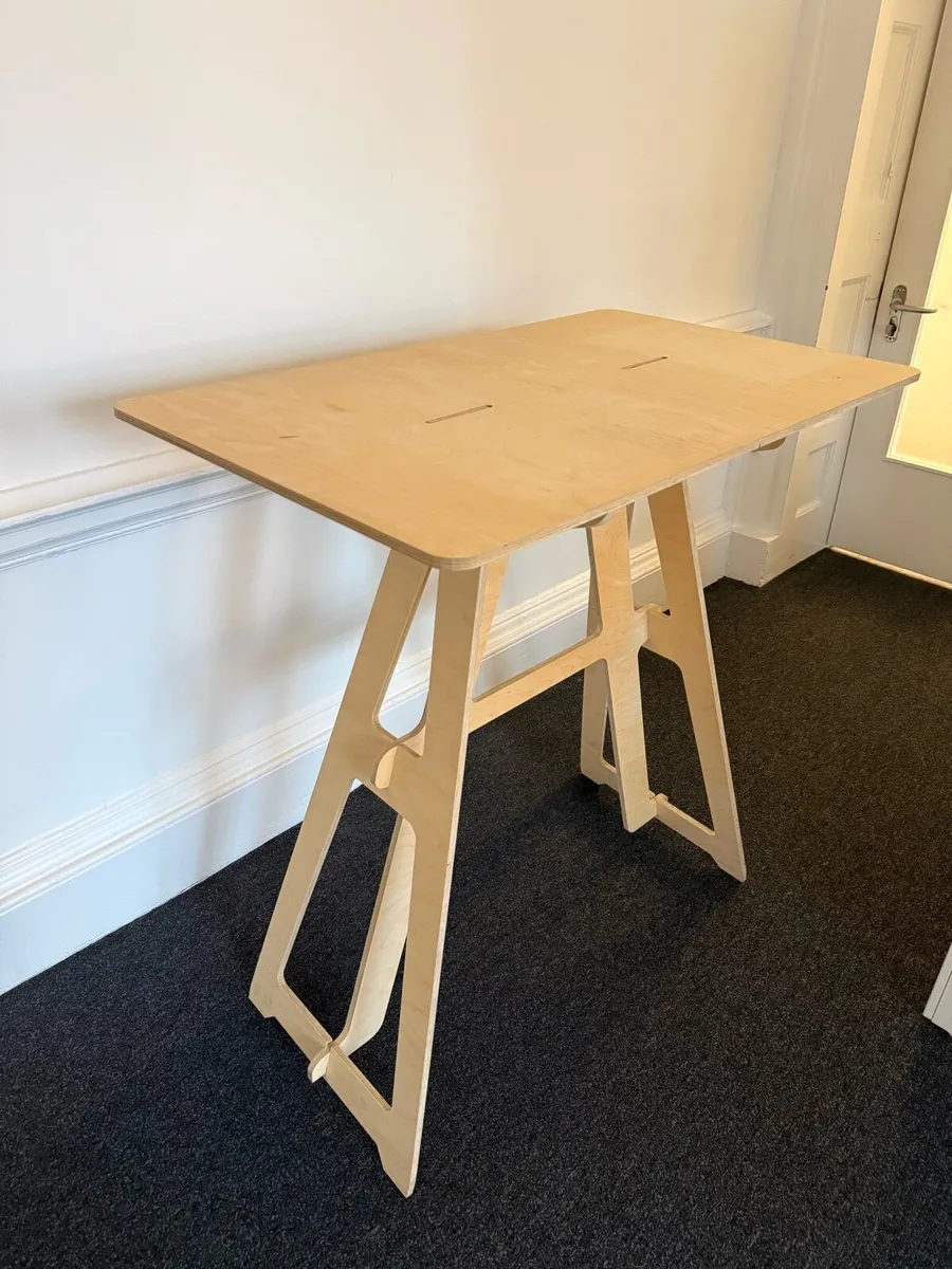 Standing desk - Image 1