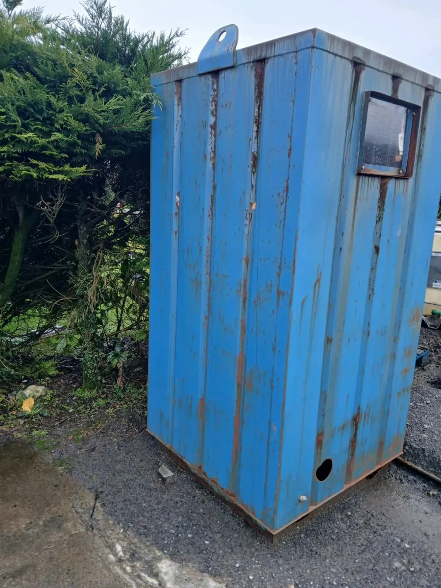 Toilet unit - Image 2