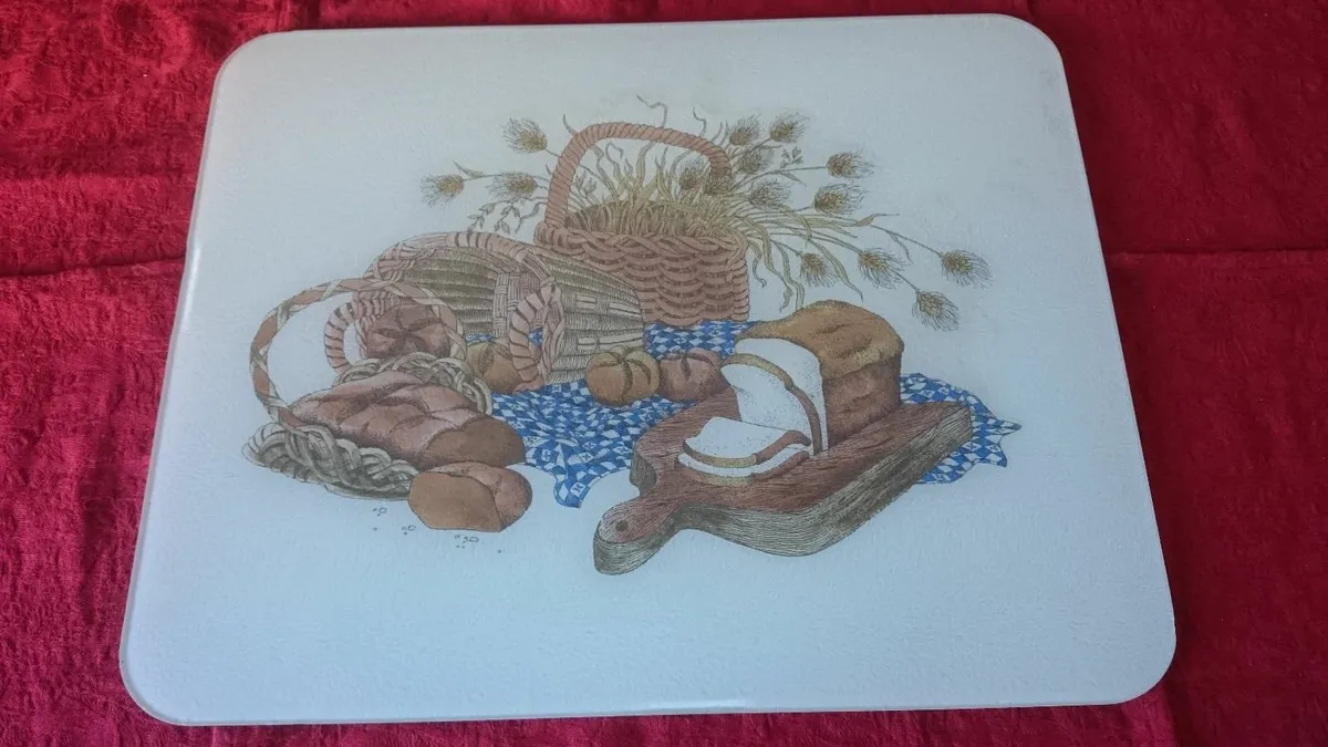 Glass Centerpiece Placemat / Bread Loaf Chop Board - Image 4