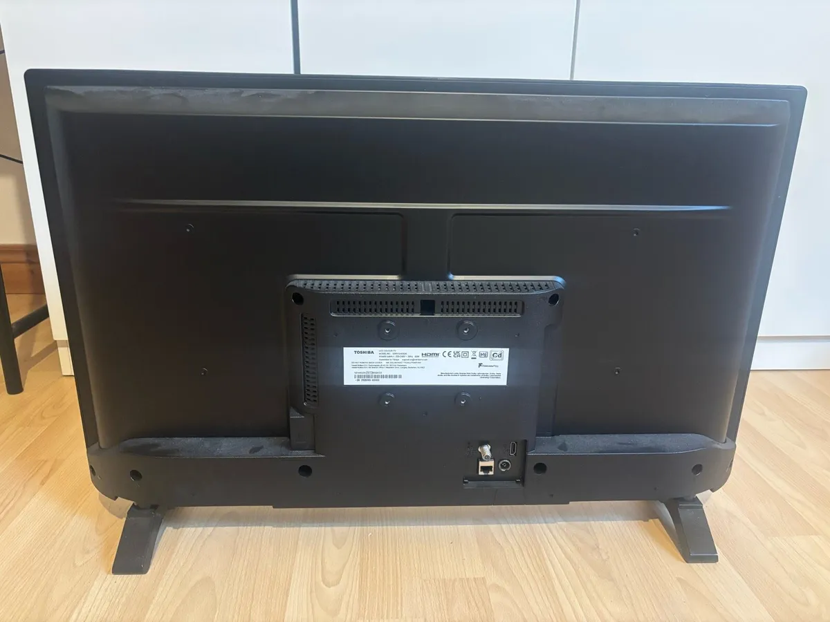 Toshiba 32 inch smart tv - Image 2