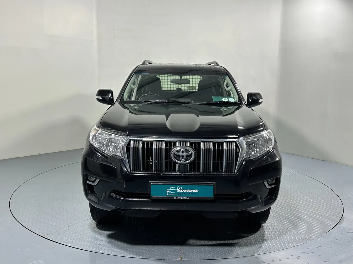 Toyota Landcruiser Automatic 2.8 D4D LWB N1 211 - Image 2