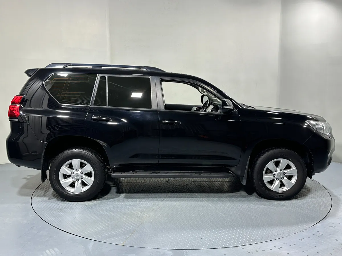 Toyota Landcruiser Automatic 2.8 D4D LWB N1 211 - Image 4