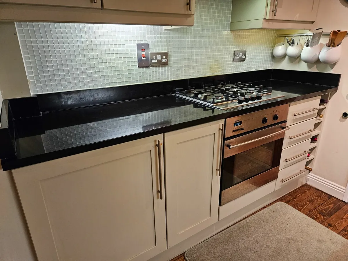 Granite kitchen counter - Image 3