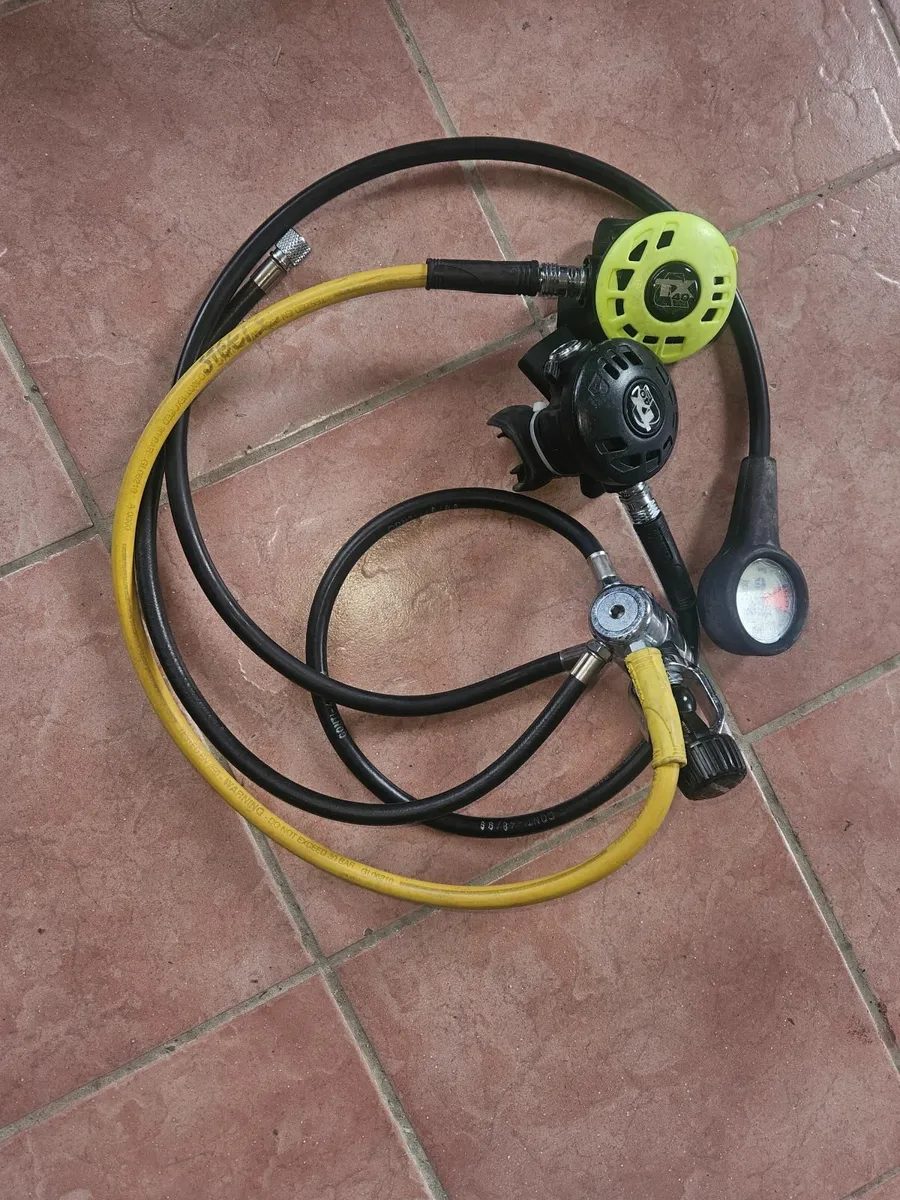Apeks scuba diving regulator - Image 3