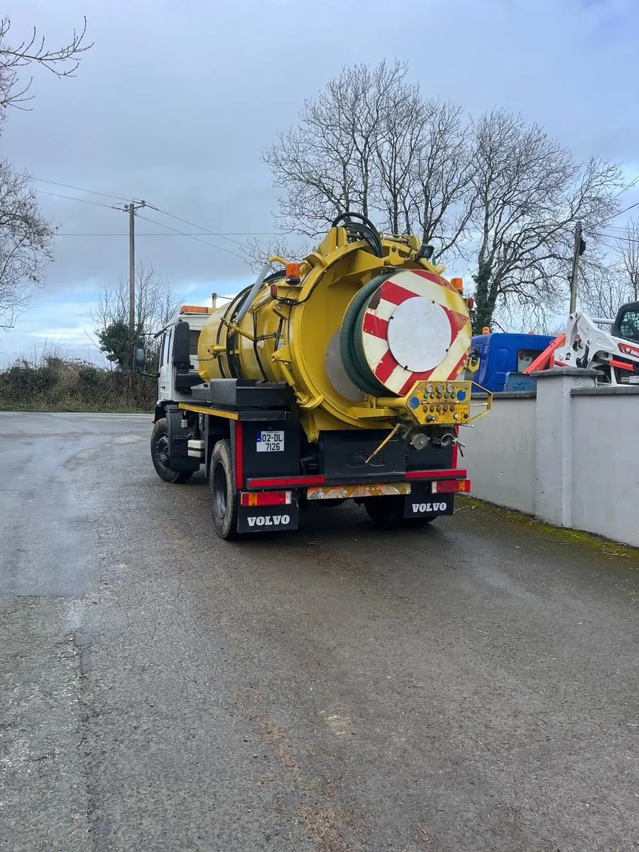 Volvo truck with whale vacuum tanker jetter - Image 3