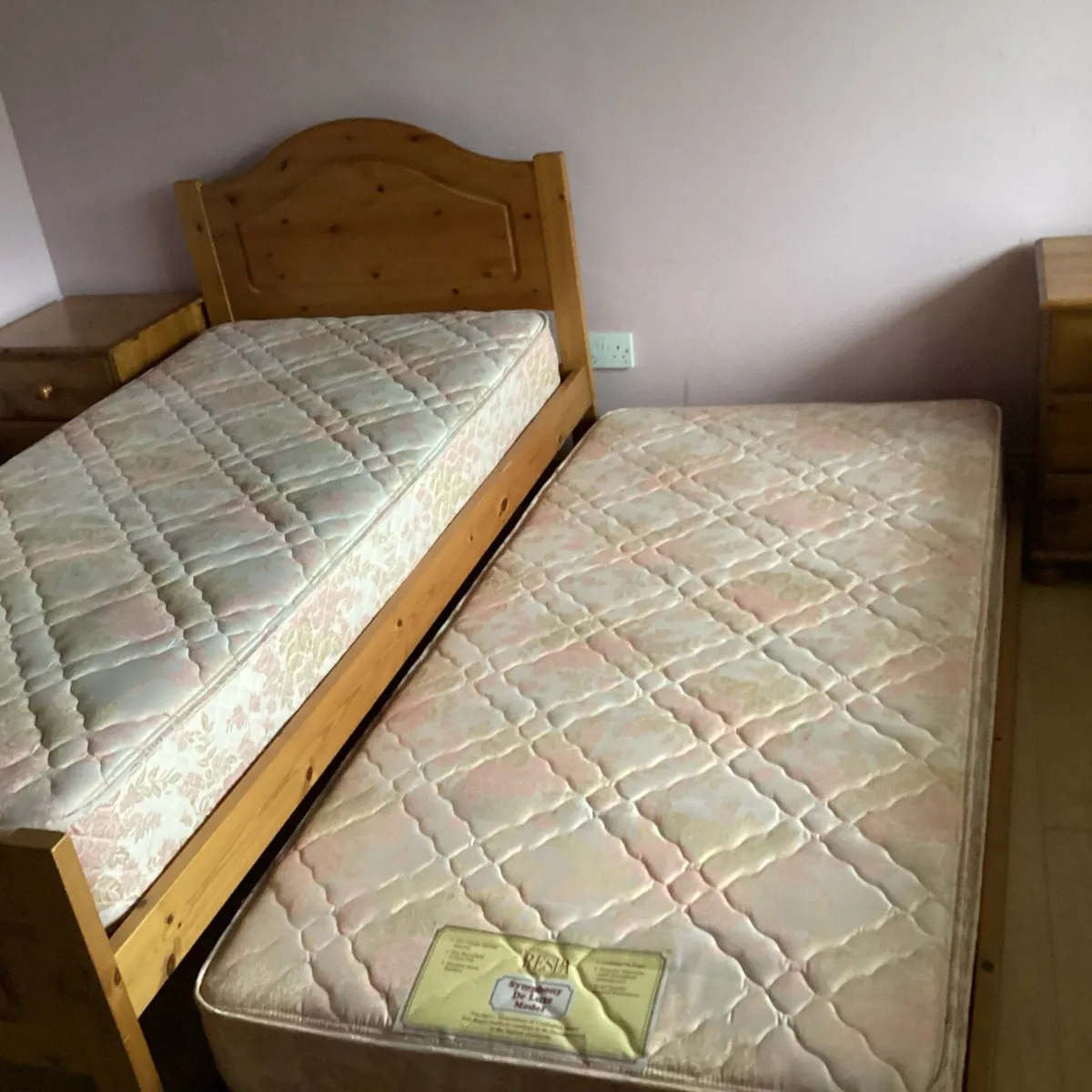 Single bed with guest bed underneath - Image 1