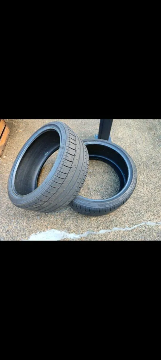 2x tyres 245/35/20R - Image 1