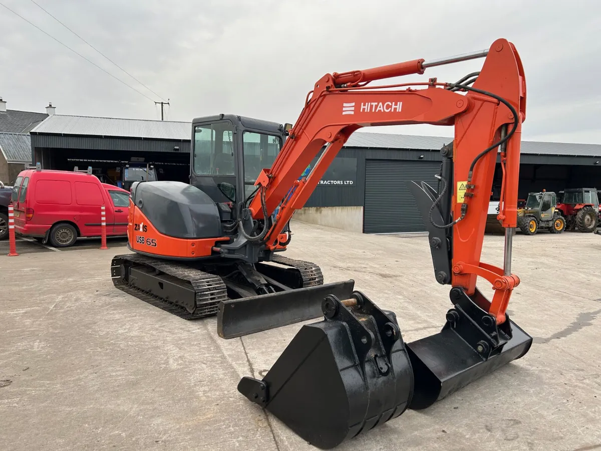 Hitachi  ZX 65 USB-3 C/W Thumb Grab & x2 Buckets - Image 1