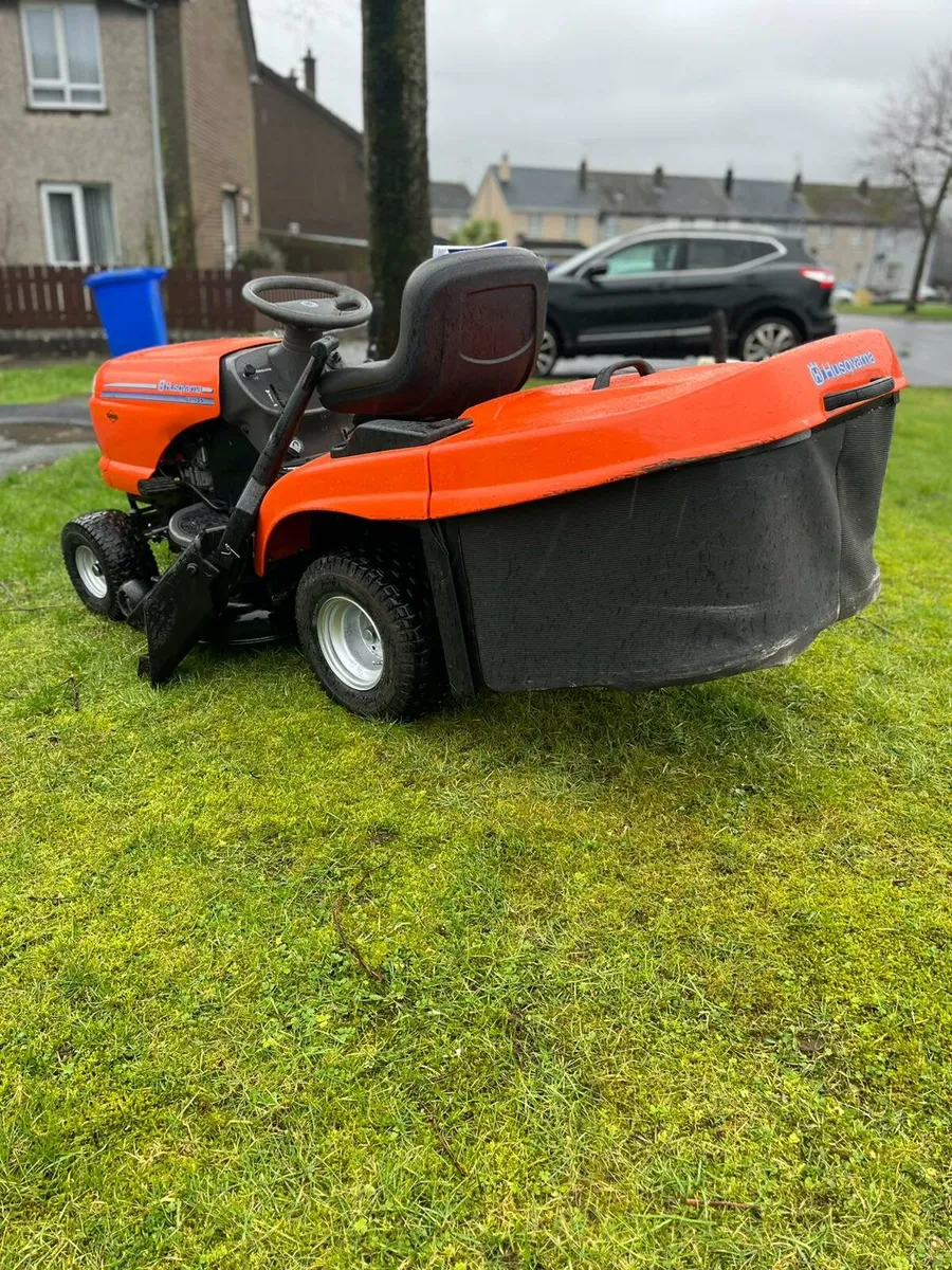 Husquvarna ct135 petrol ride on lawnmower - Image 4