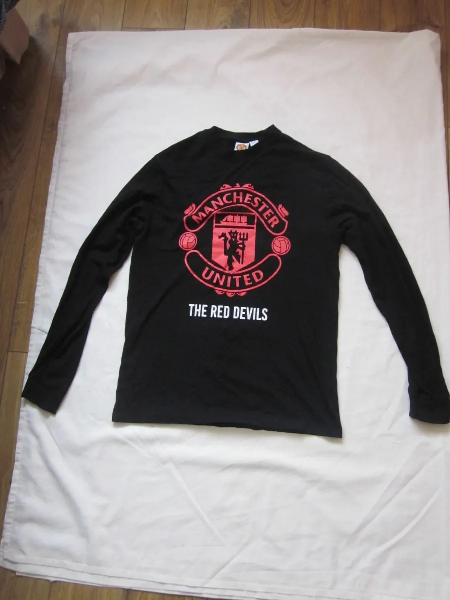 1997 Manchester United Tee Shirt "The Red Devils" - Image 1