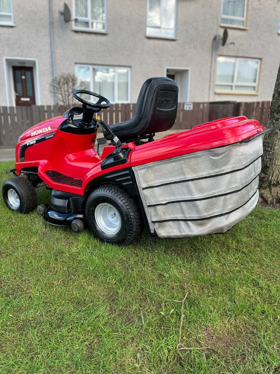 Honda 2427 petrol ride on lawnmower - Image 4