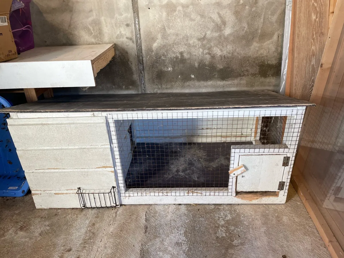 Rabbit hutch - Image 1